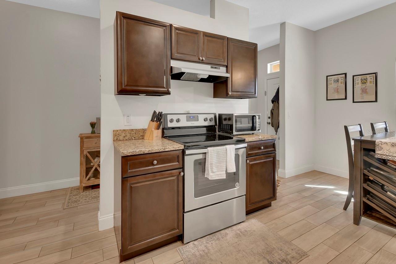 Image 10 of 38 For 1089 Eastbrook Avenue