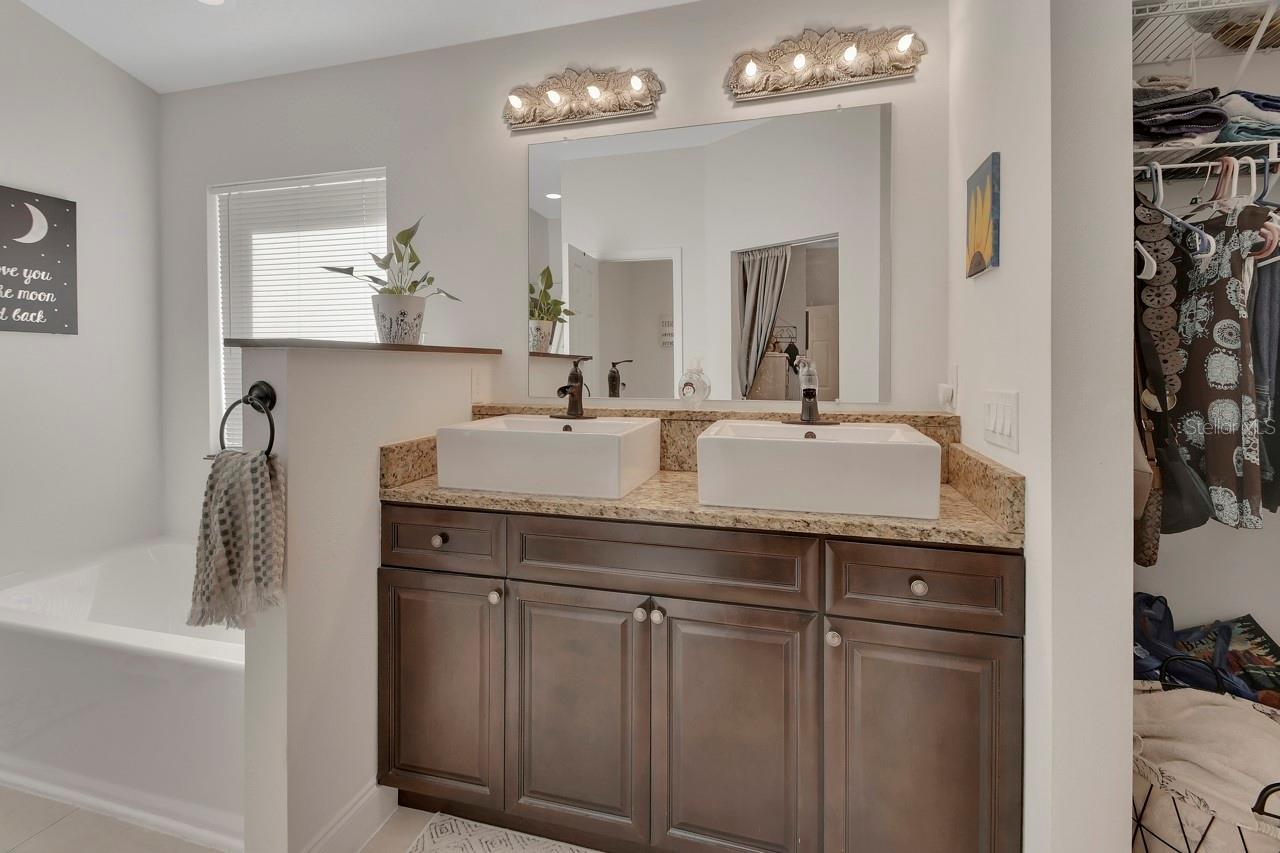 Image 15 of 38 For 1089 Eastbrook Avenue