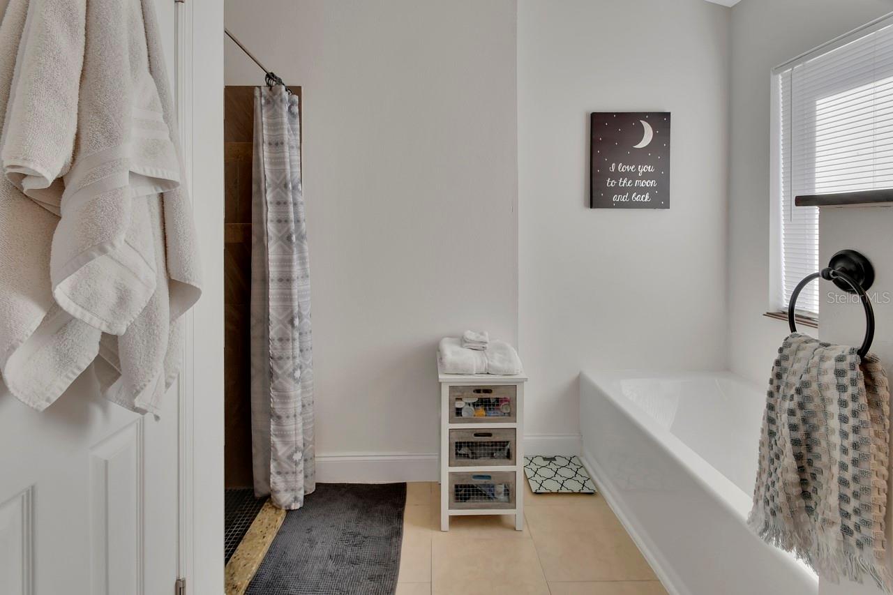 Image 16 of 38 For 1089 Eastbrook Avenue