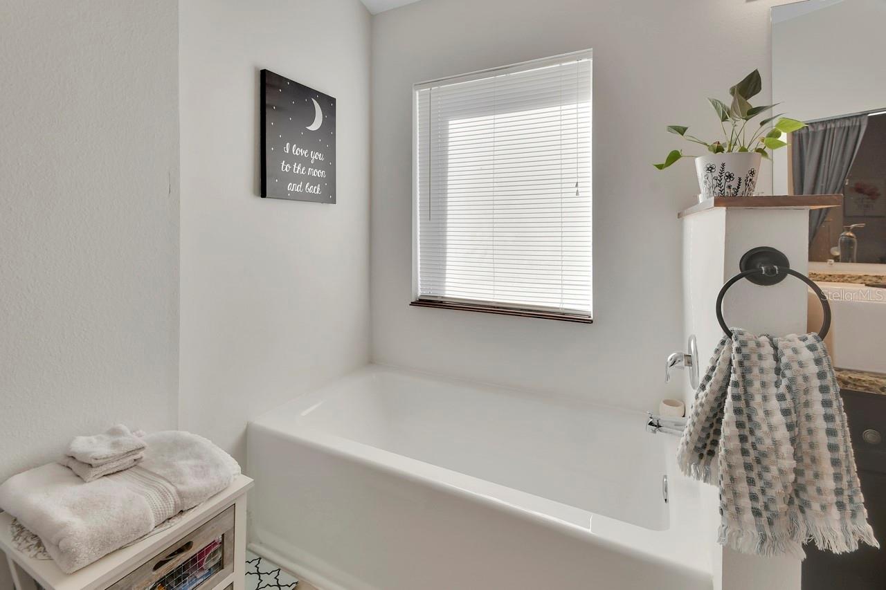 Image 17 of 38 For 1089 Eastbrook Avenue