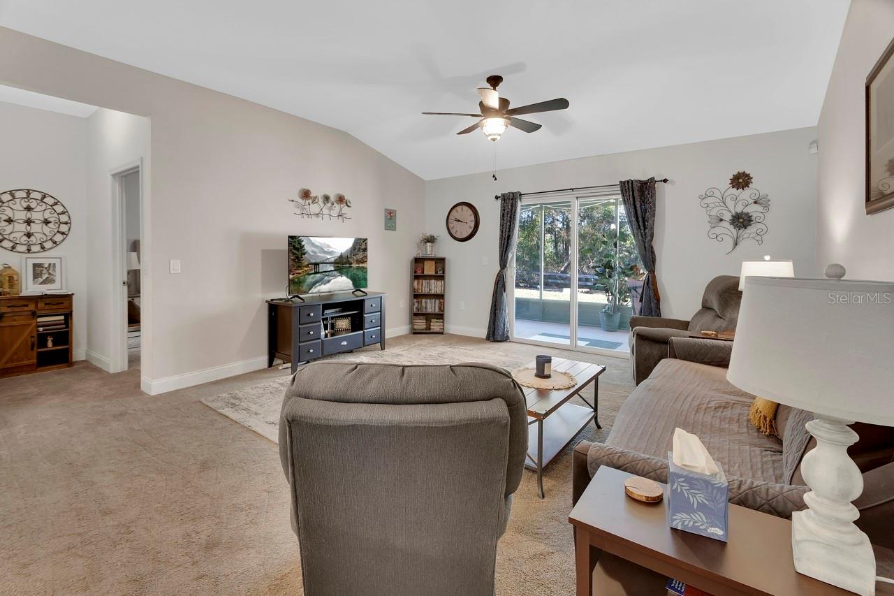 Image 3 of 38 For 1089 Eastbrook Avenue