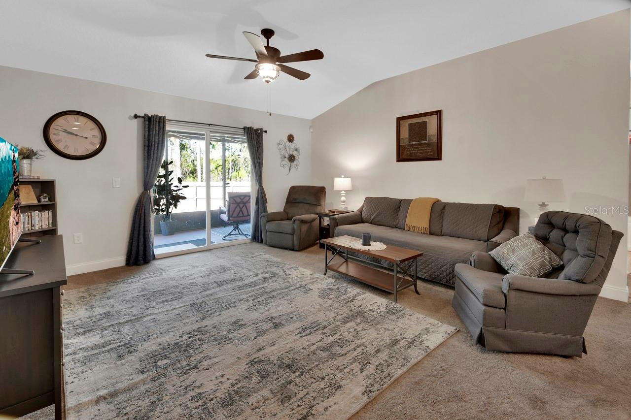 Image 4 of 38 For 1089 Eastbrook Avenue