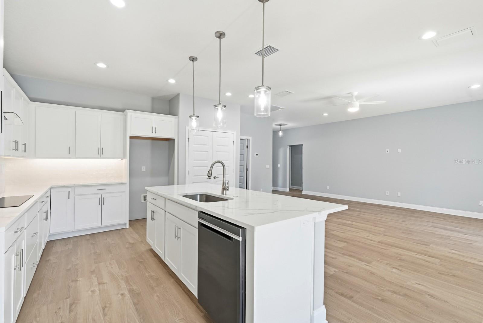 Image 14 of 59 For 402 Oliver Drive