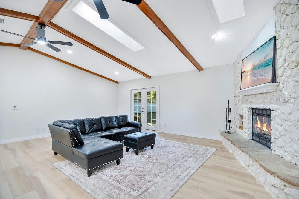 Image 6 of 32 For 771 Tumblebrook Drive