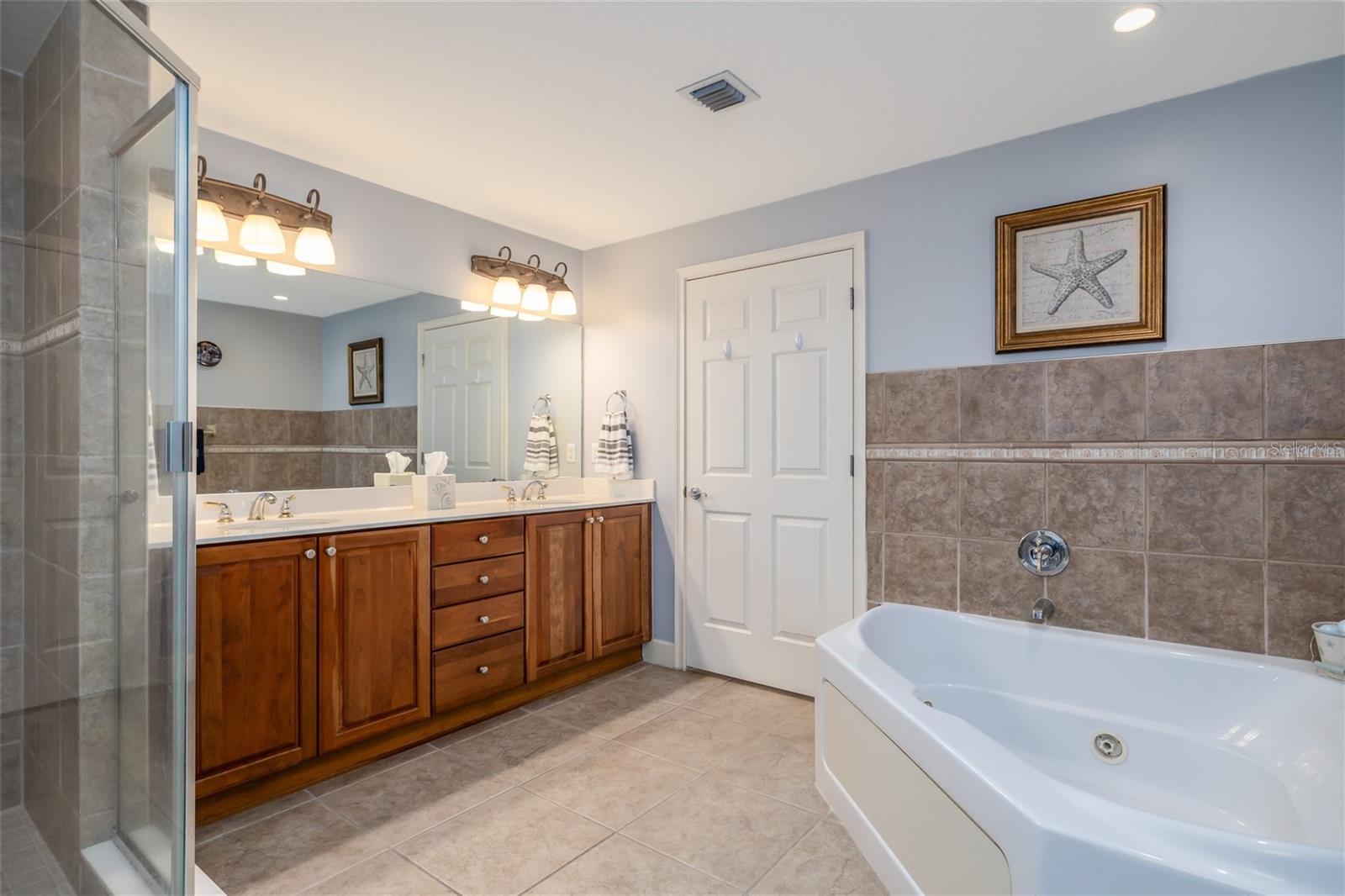 Image 22 of 58 For 2403 Atlantic Avenue 604