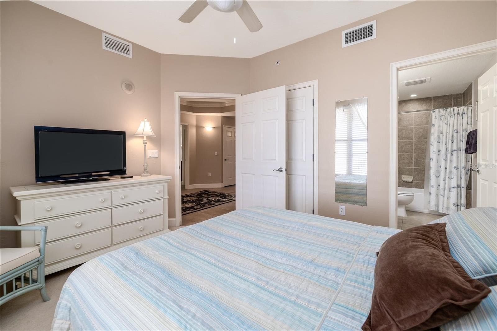 Image 26 of 58 For 2403 Atlantic Avenue 604