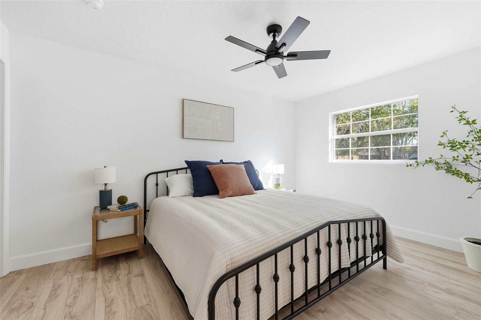 Image 10 of 32 For 516 Park Avenue