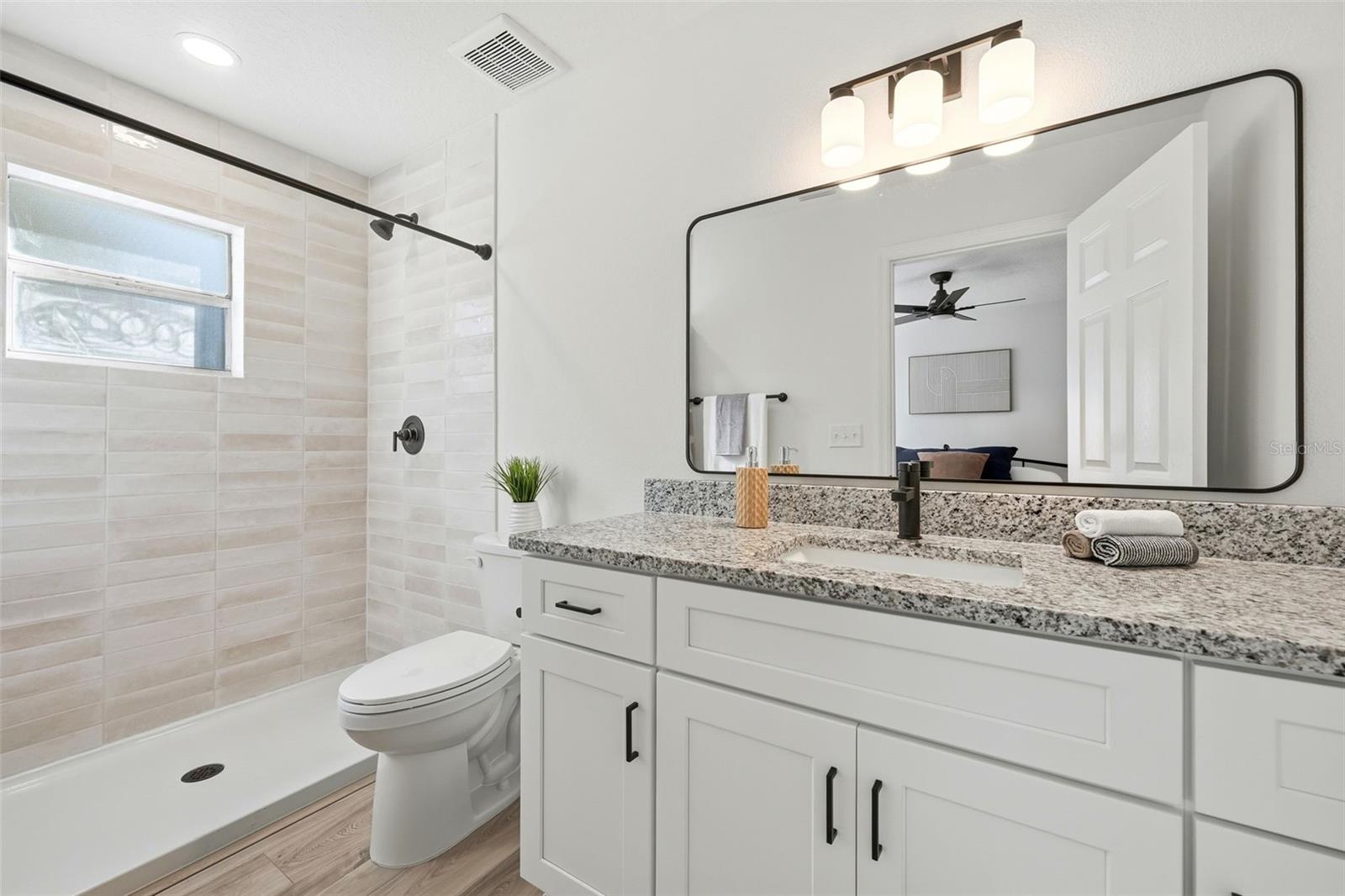 Image 11 of 32 For 516 Park Avenue