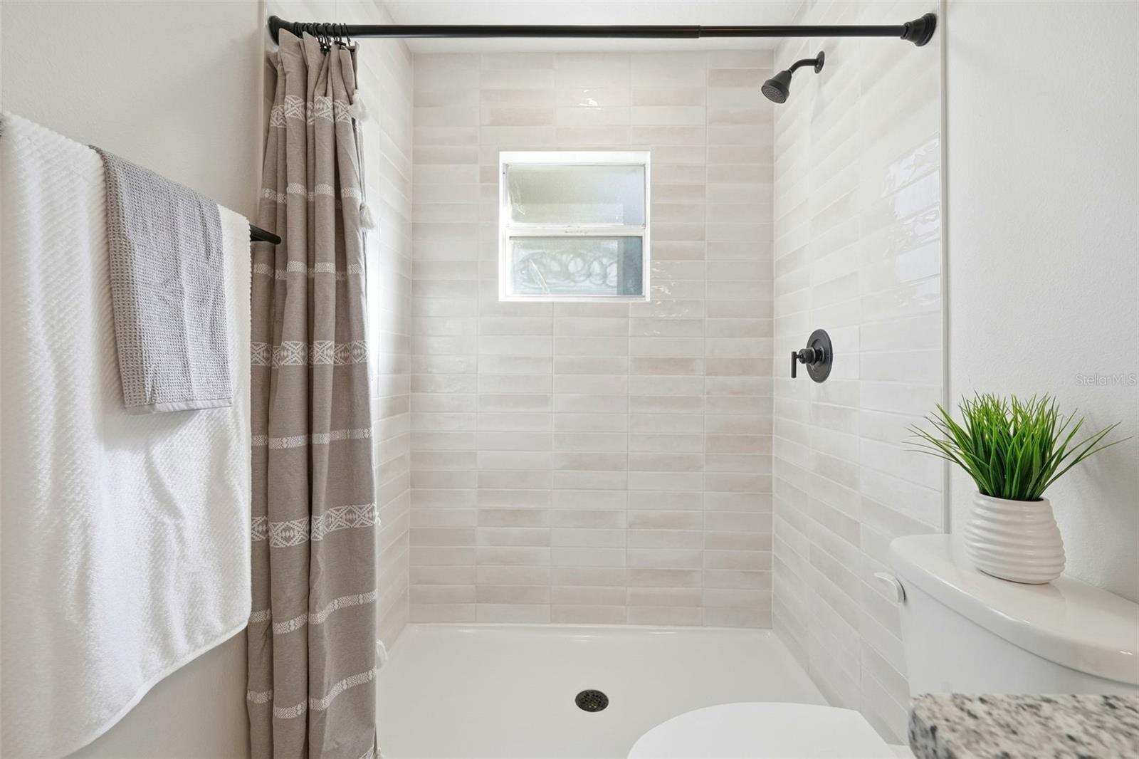 Image 12 of 32 For 516 Park Avenue