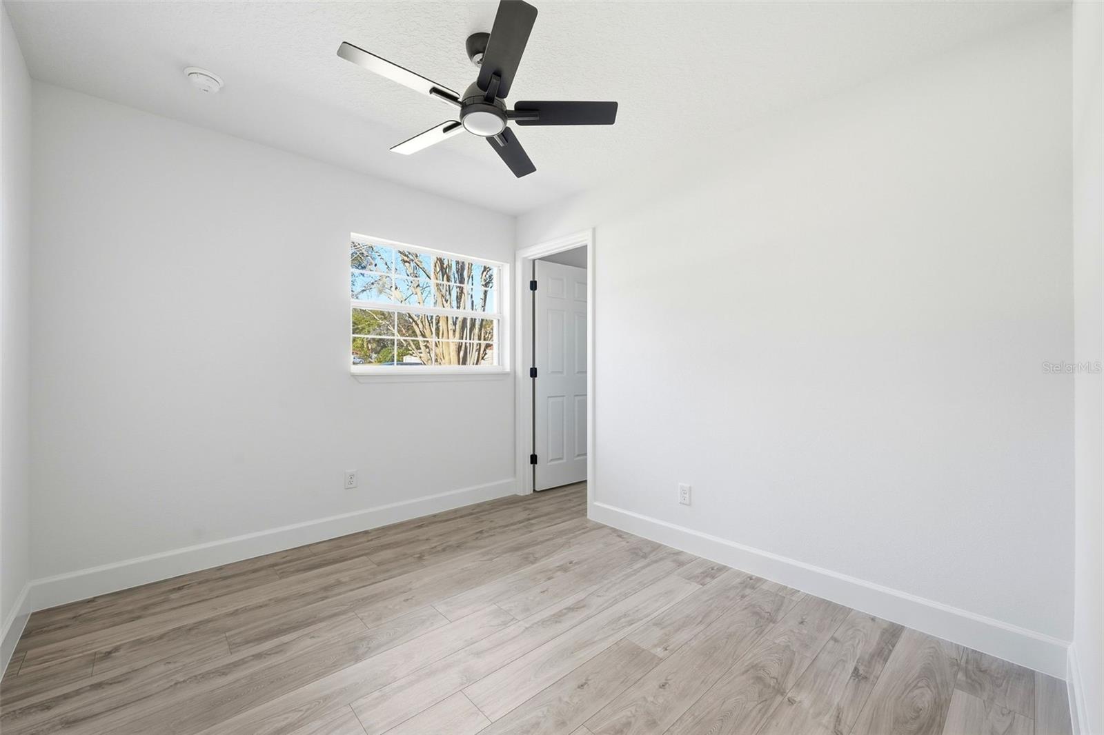 Image 14 of 32 For 516 Park Avenue