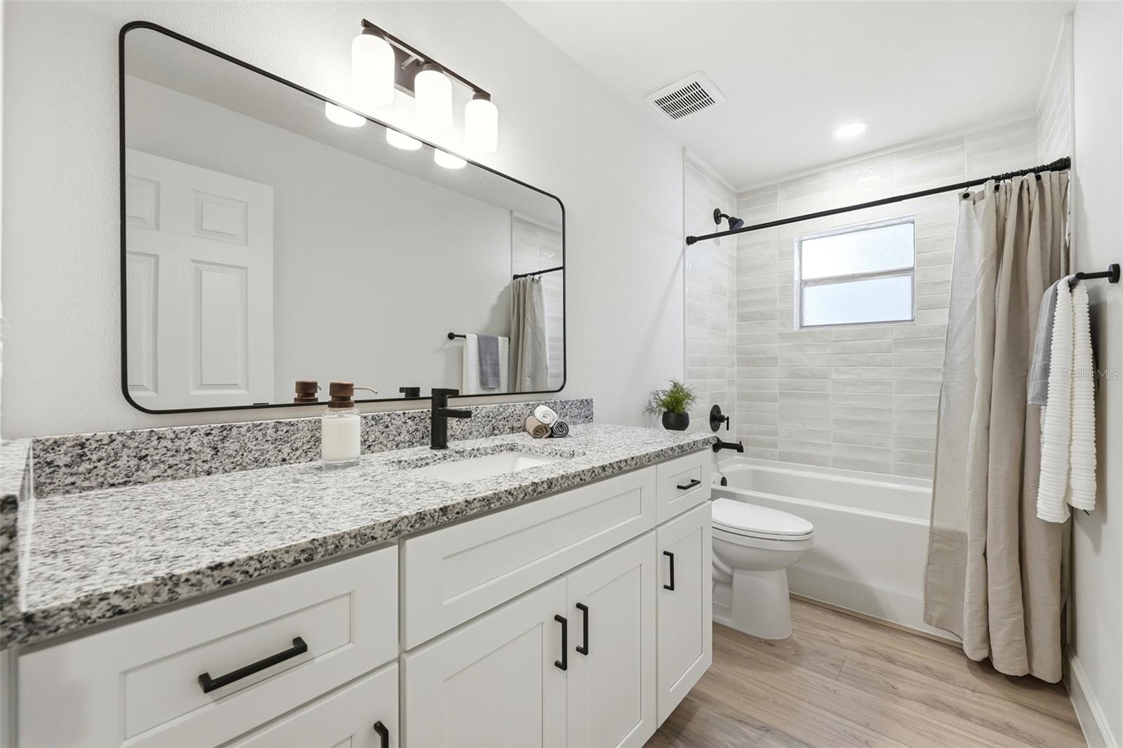 Image 17 of 32 For 516 Park Avenue