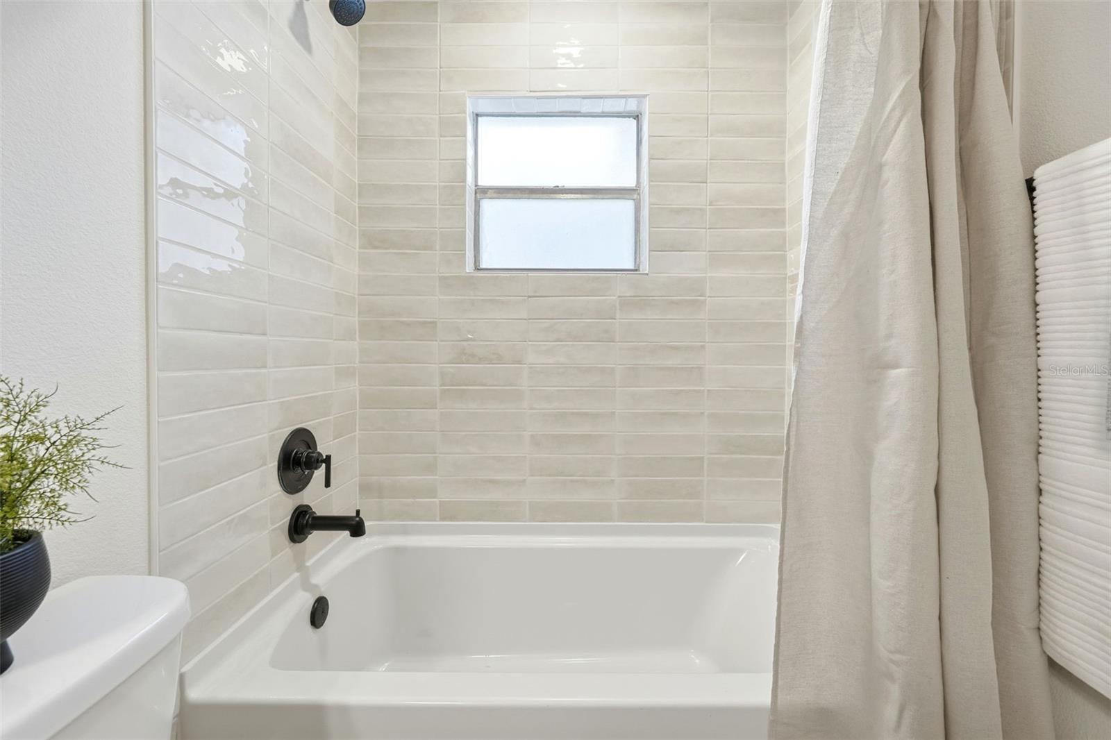 Image 18 of 32 For 516 Park Avenue