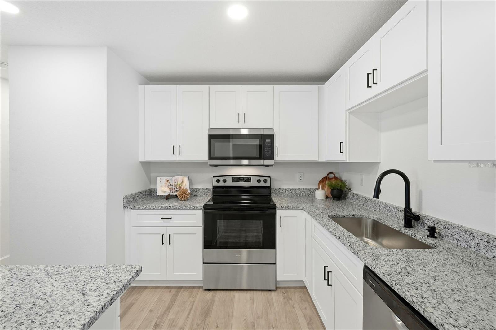 Image 4 of 32 For 516 Park Avenue