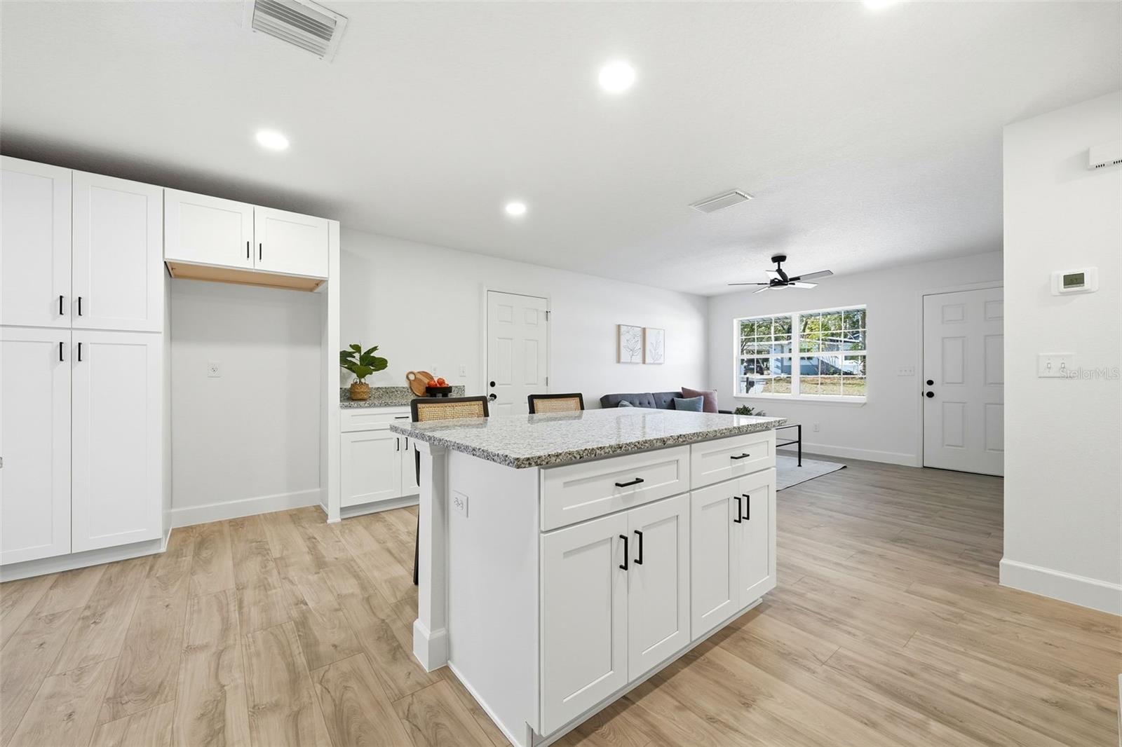 Image 6 of 32 For 516 Park Avenue