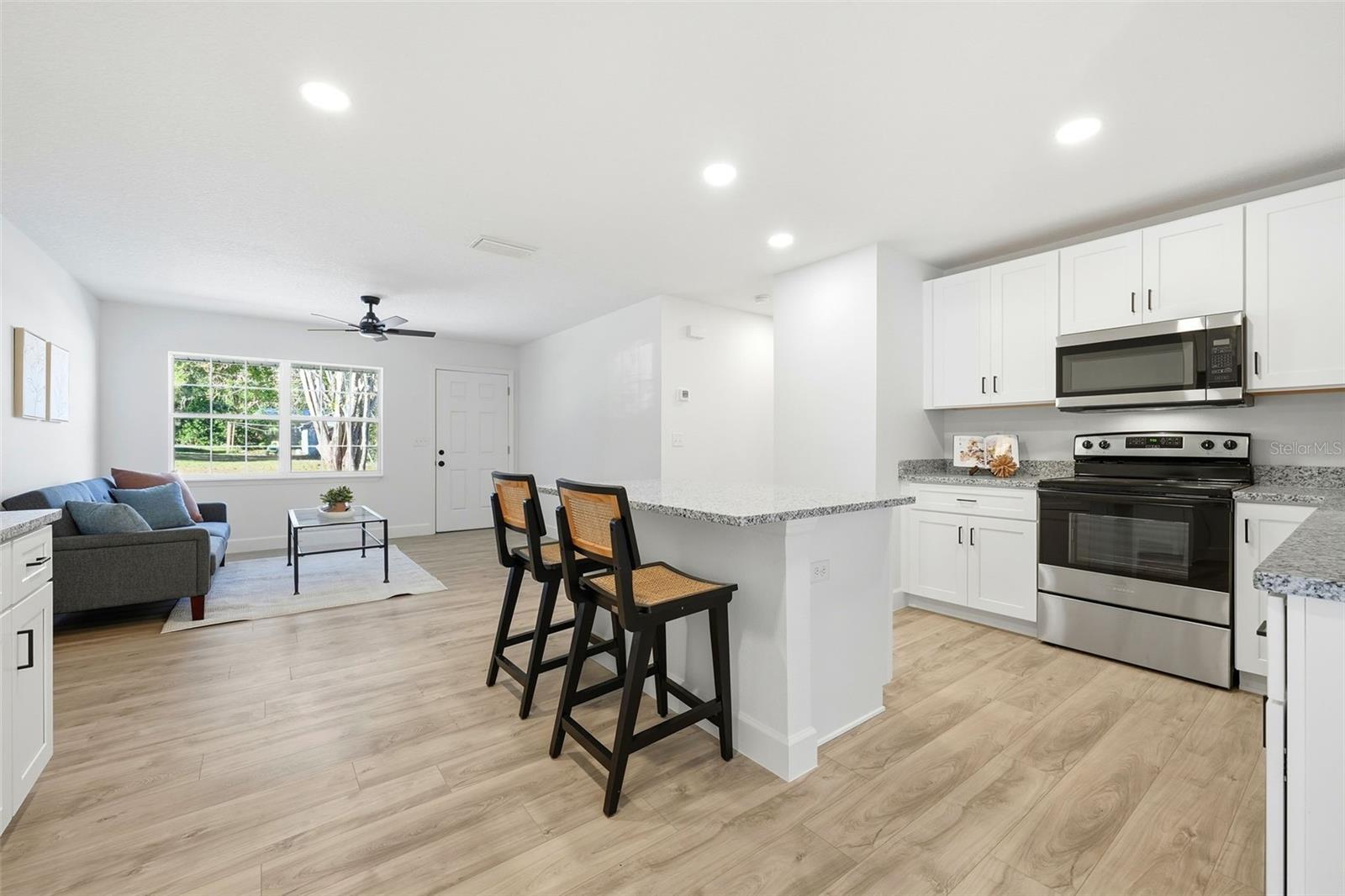 Image 7 of 32 For 516 Park Avenue