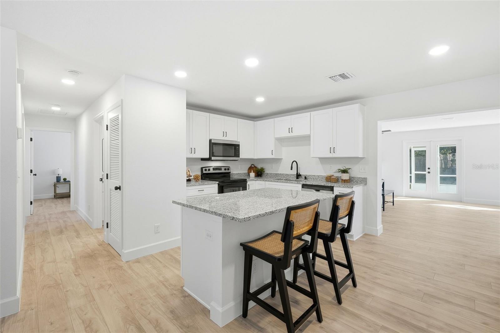 Image 8 of 32 For 516 Park Avenue