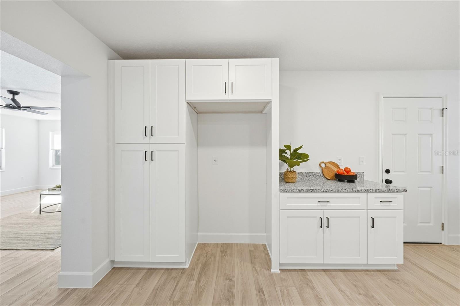 Image 9 of 32 For 516 Park Avenue