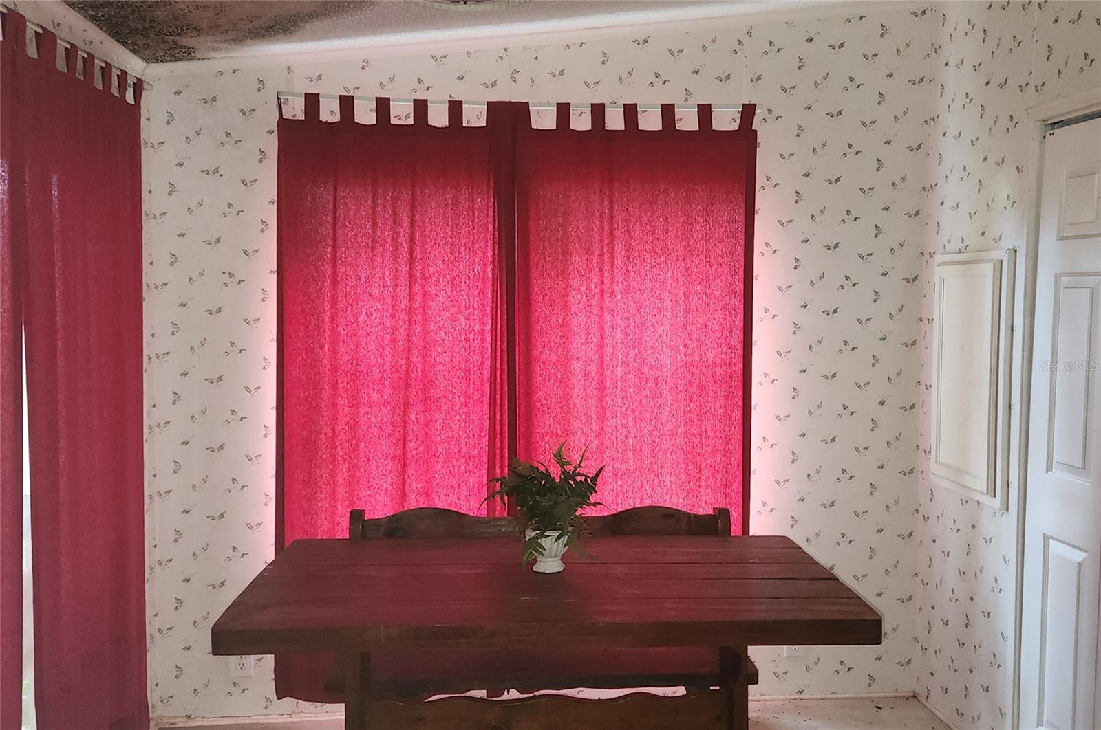 Image 10 of 27 For 384 Crescent Lake Shore Drive