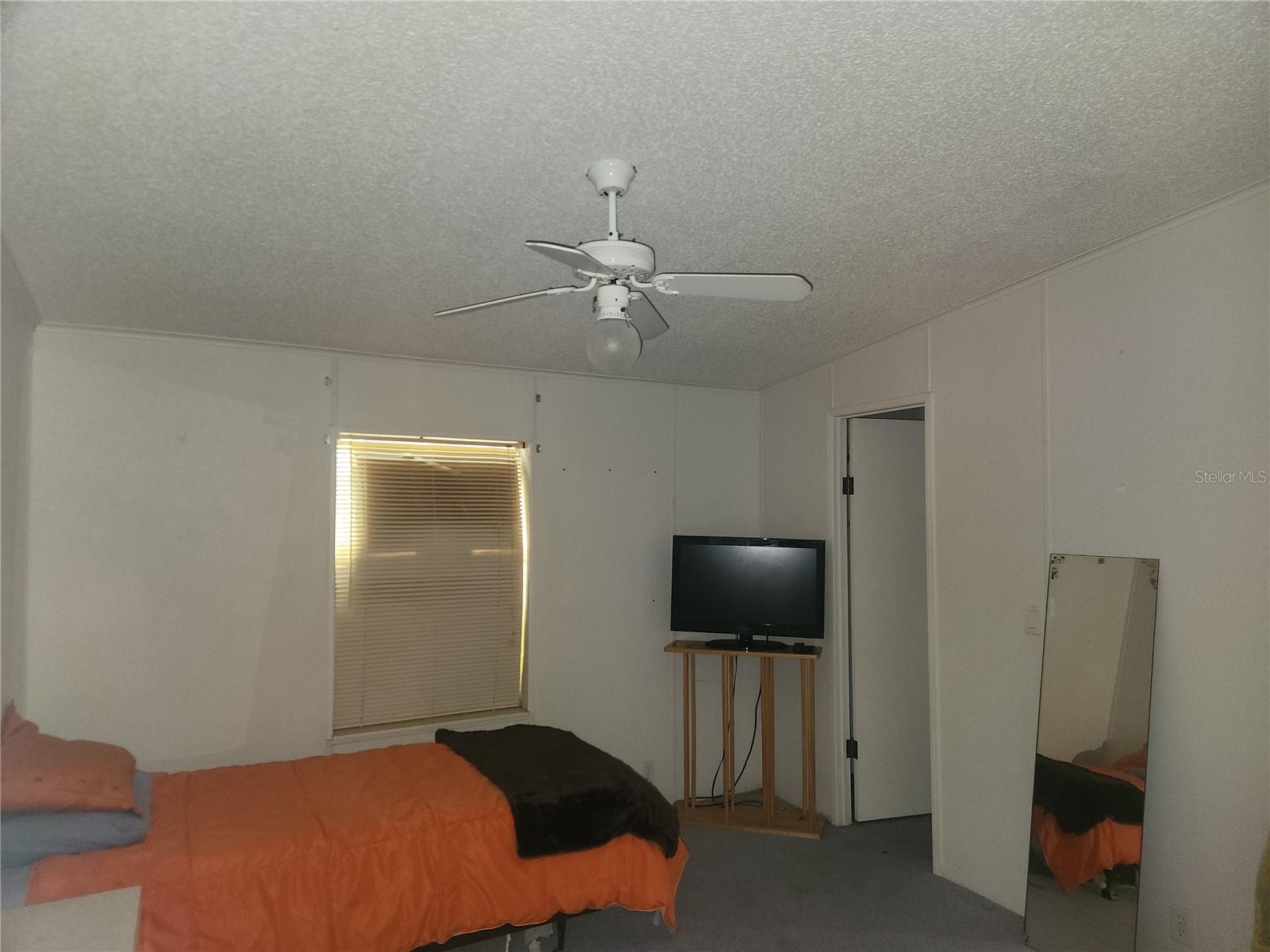 Image 17 of 27 For 384 Crescent Lake Shore Drive