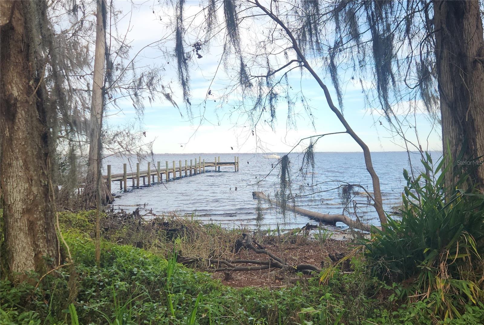 Image 20 of 27 For 384 Crescent Lake Shore Drive