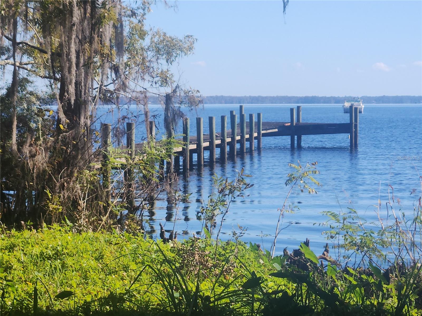 Image 21 of 27 For 384 Crescent Lake Shore Drive