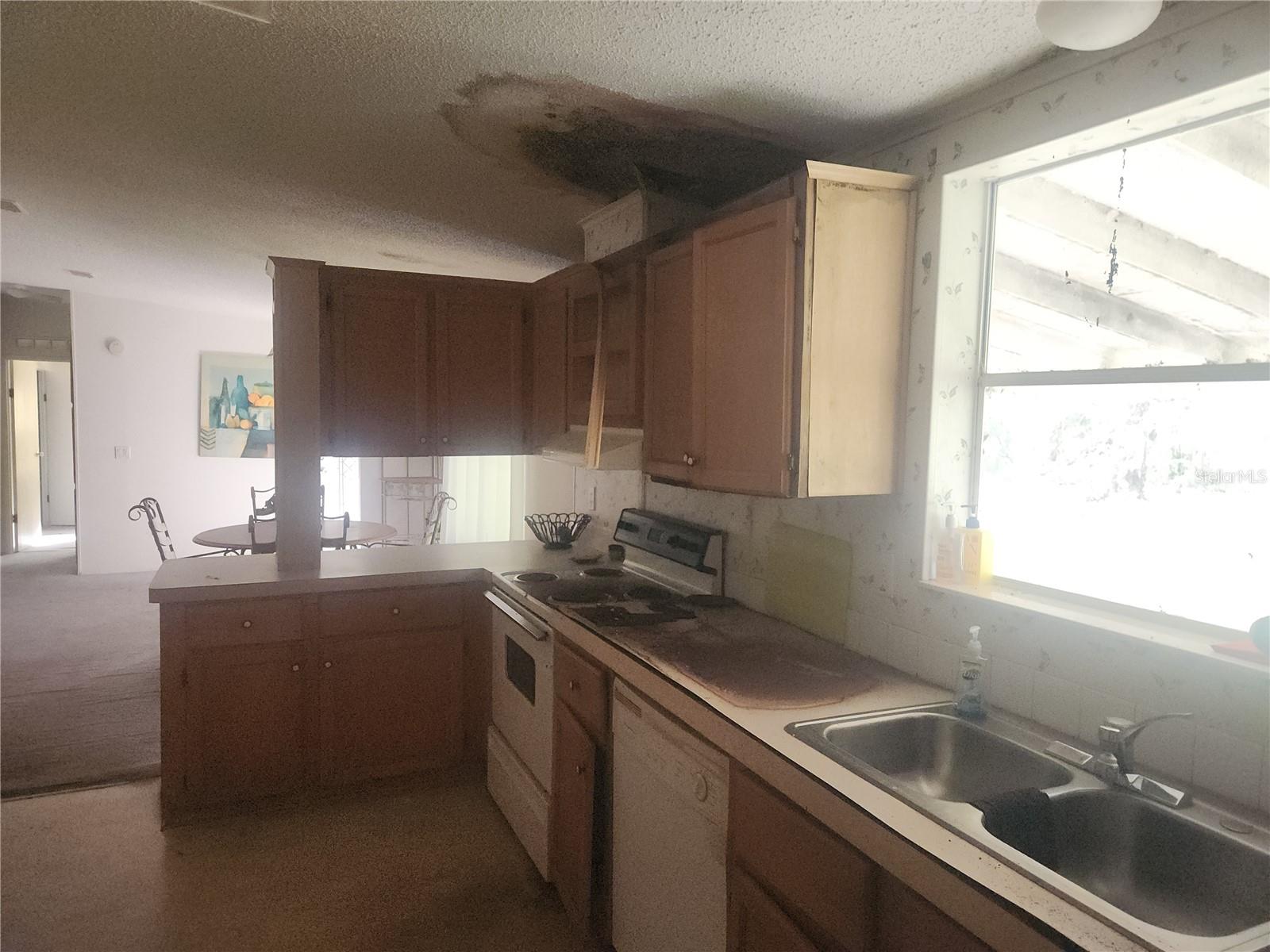 Image 8 of 27 For 384 Crescent Lake Shore Drive