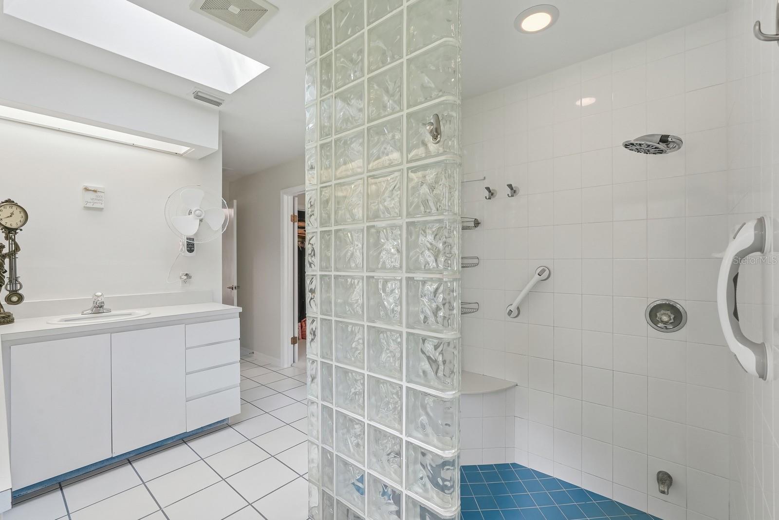 Image 13 of 75 For 460 Spring Forest Drive