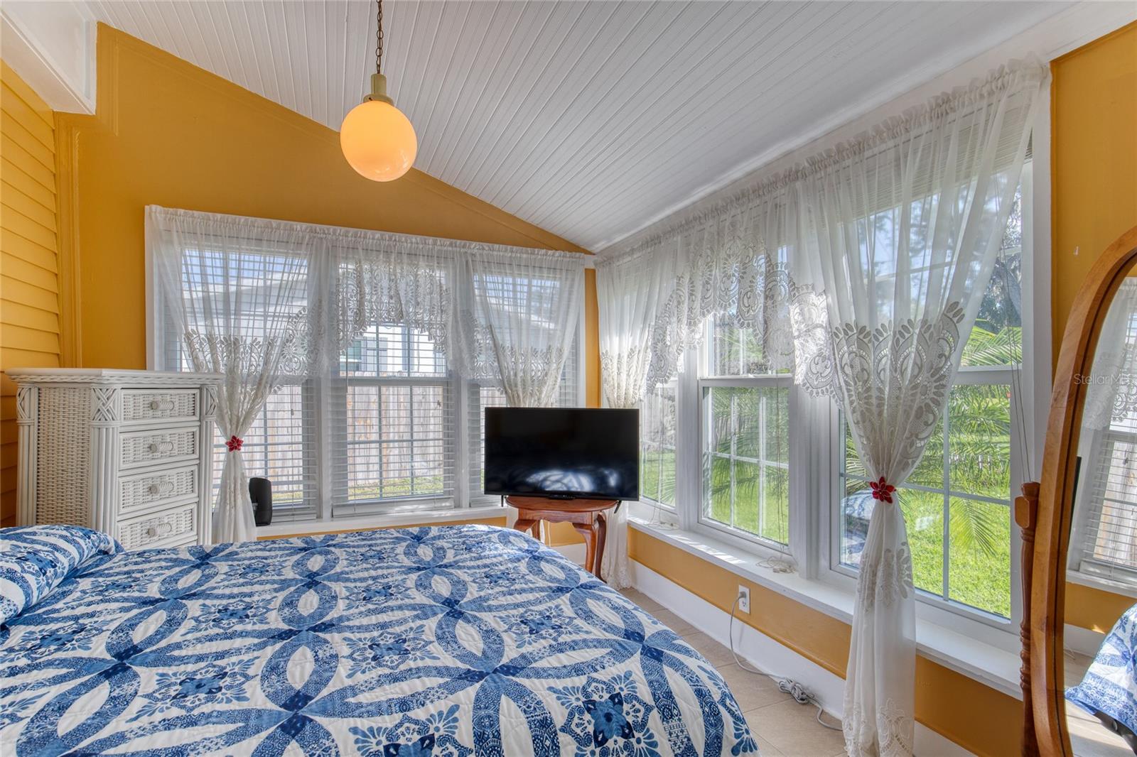 Image 11 of 54 For 8 Magnolia Avenue