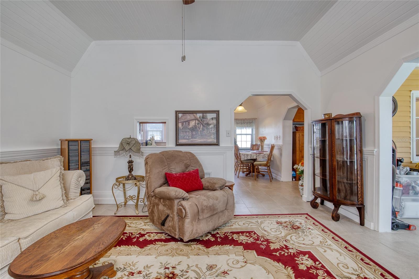 Image 18 of 54 For 8 Magnolia Avenue