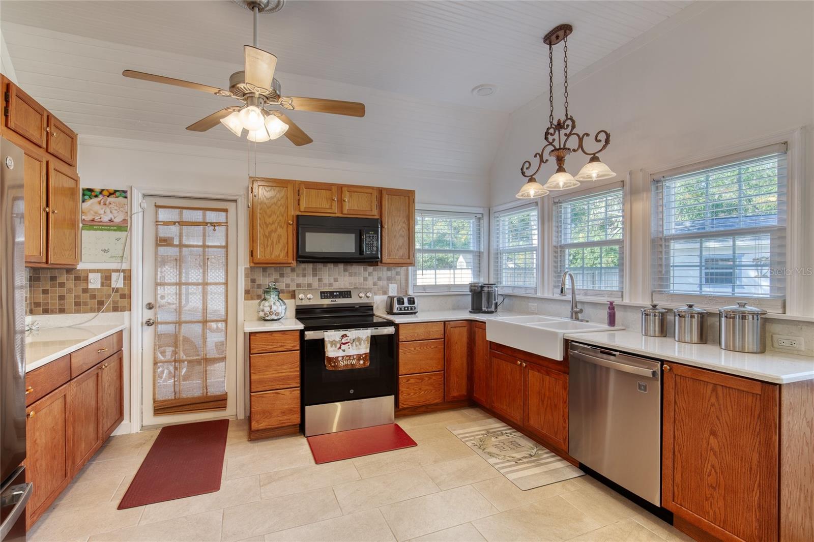 Image 20 of 54 For 8 Magnolia Avenue