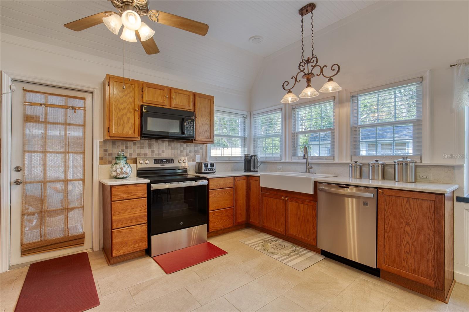 Image 22 of 54 For 8 Magnolia Avenue