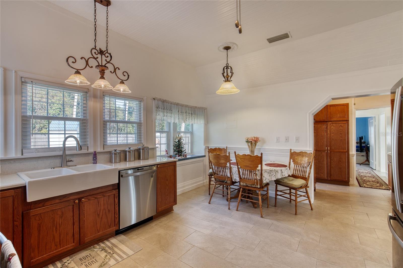 Image 24 of 54 For 8 Magnolia Avenue