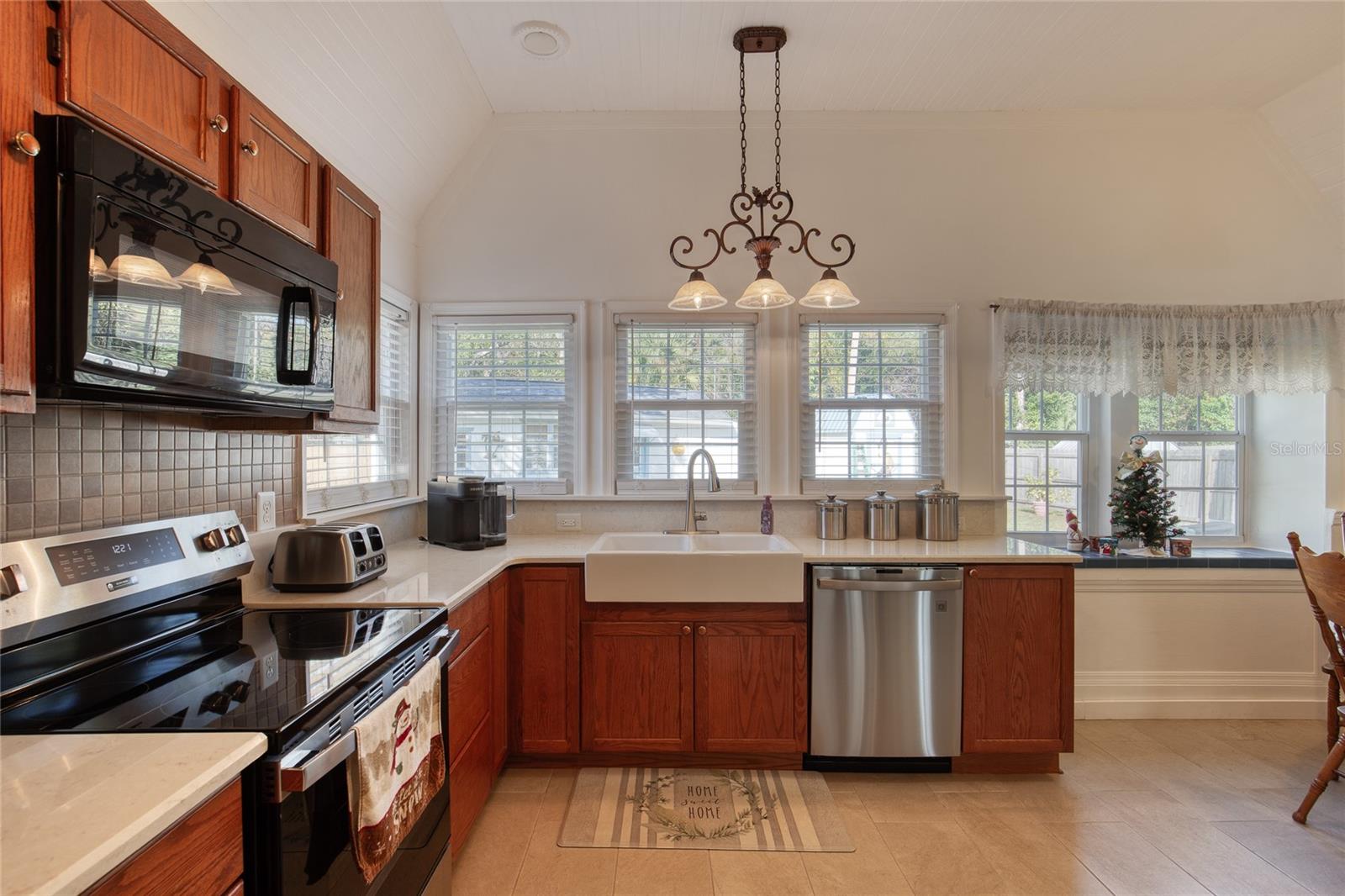 Image 25 of 54 For 8 Magnolia Avenue