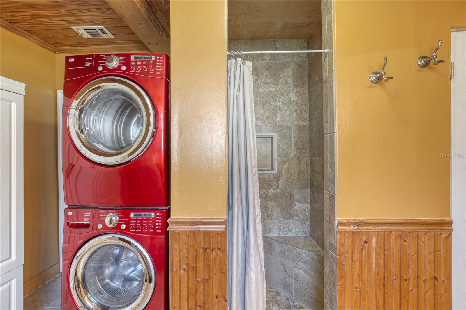 Image 33 of 54 For 8 Magnolia Avenue