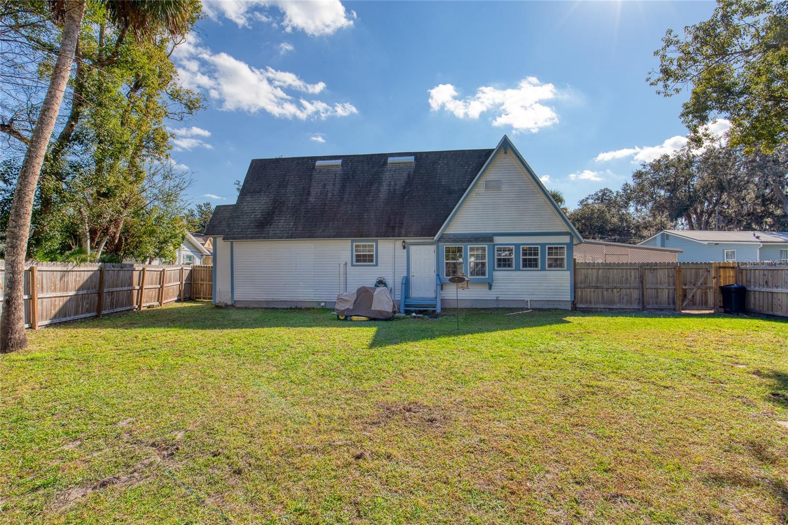 Image 34 of 54 For 8 Magnolia Avenue