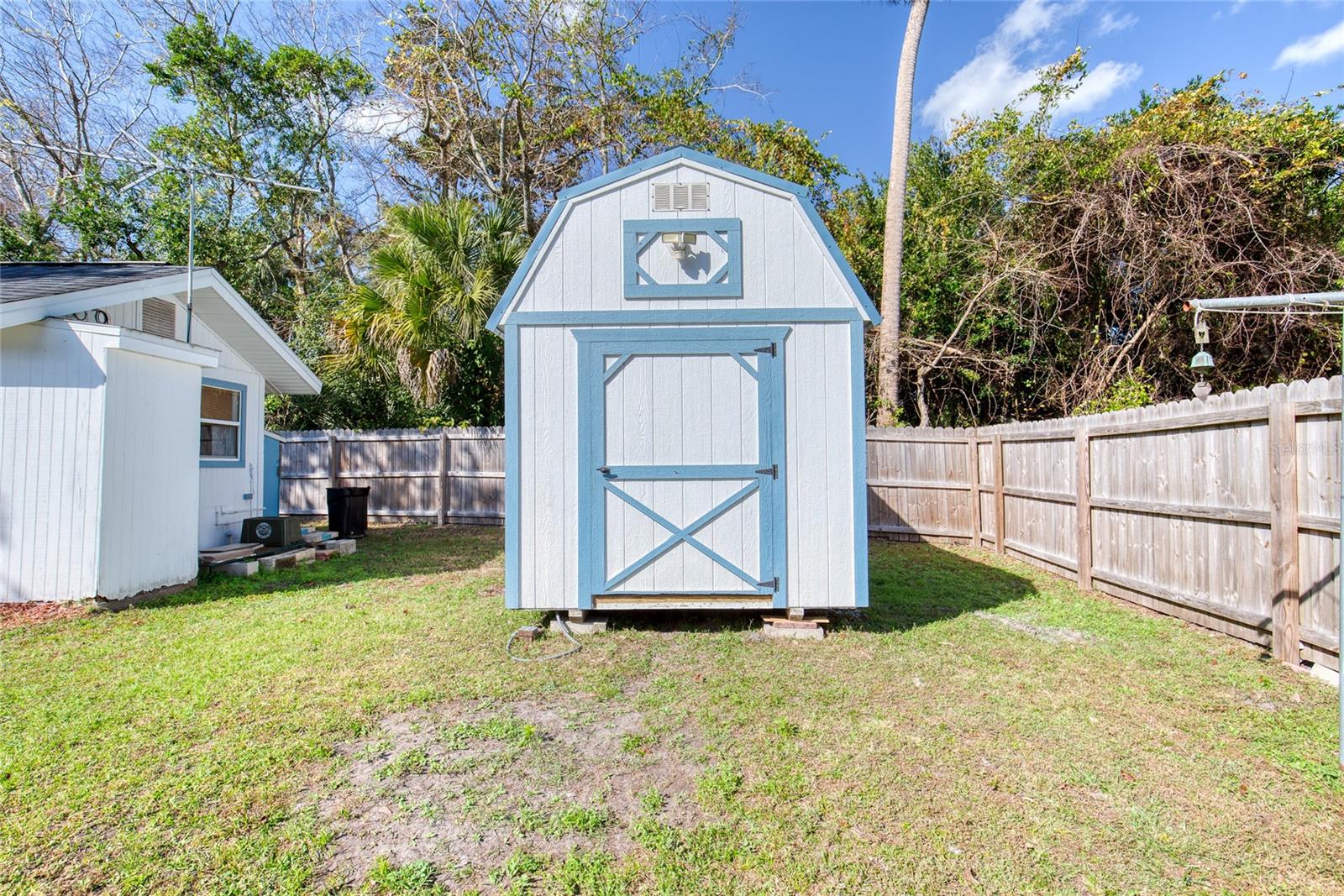 Image 37 of 54 For 8 Magnolia Avenue