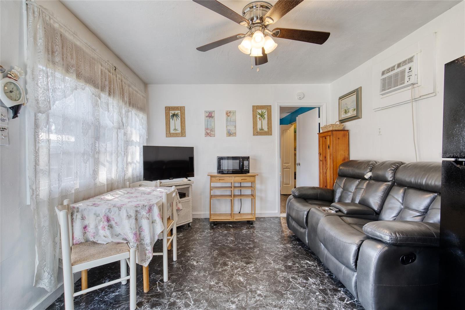 Image 39 of 54 For 8 Magnolia Avenue