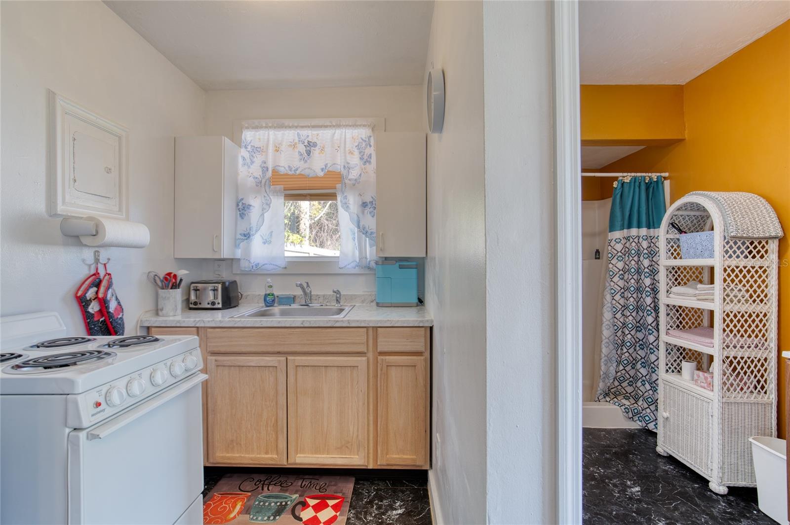 Image 41 of 54 For 8 Magnolia Avenue