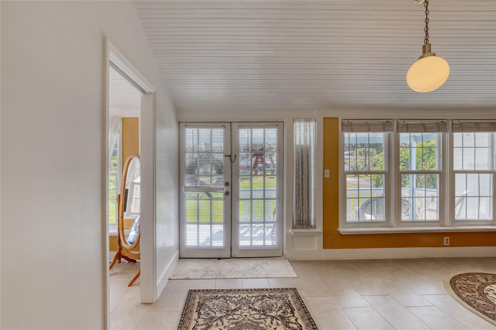 Image 9 of 54 For 8 Magnolia Avenue