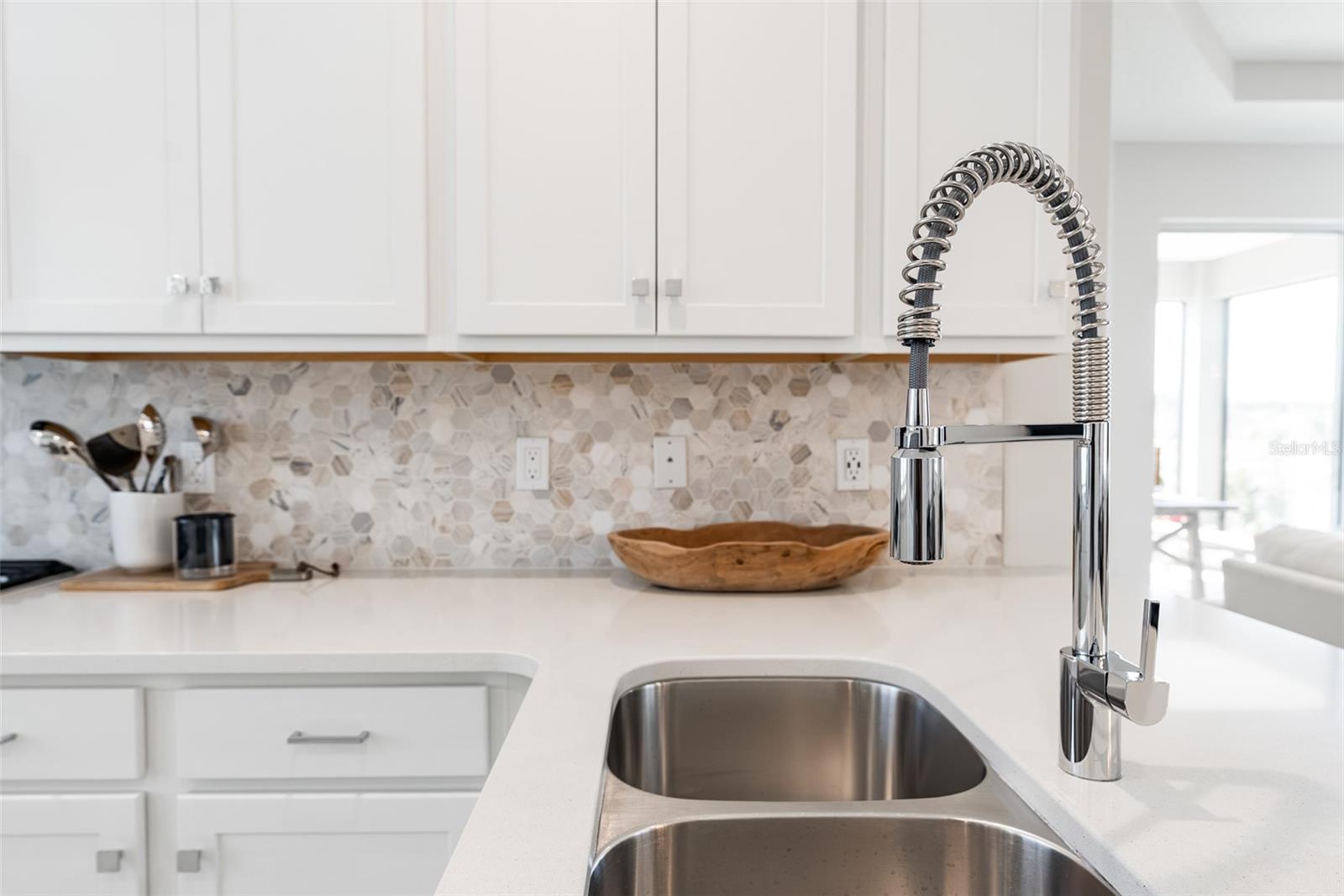 Image 6 of 20 For 1204 Victoria Hills Drive N