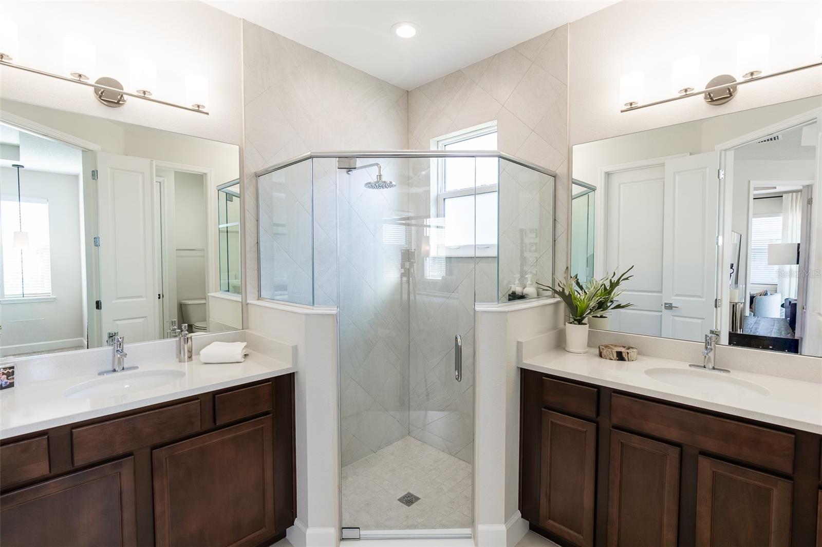 Image 8 of 20 For 1204 Victoria Hills Drive N