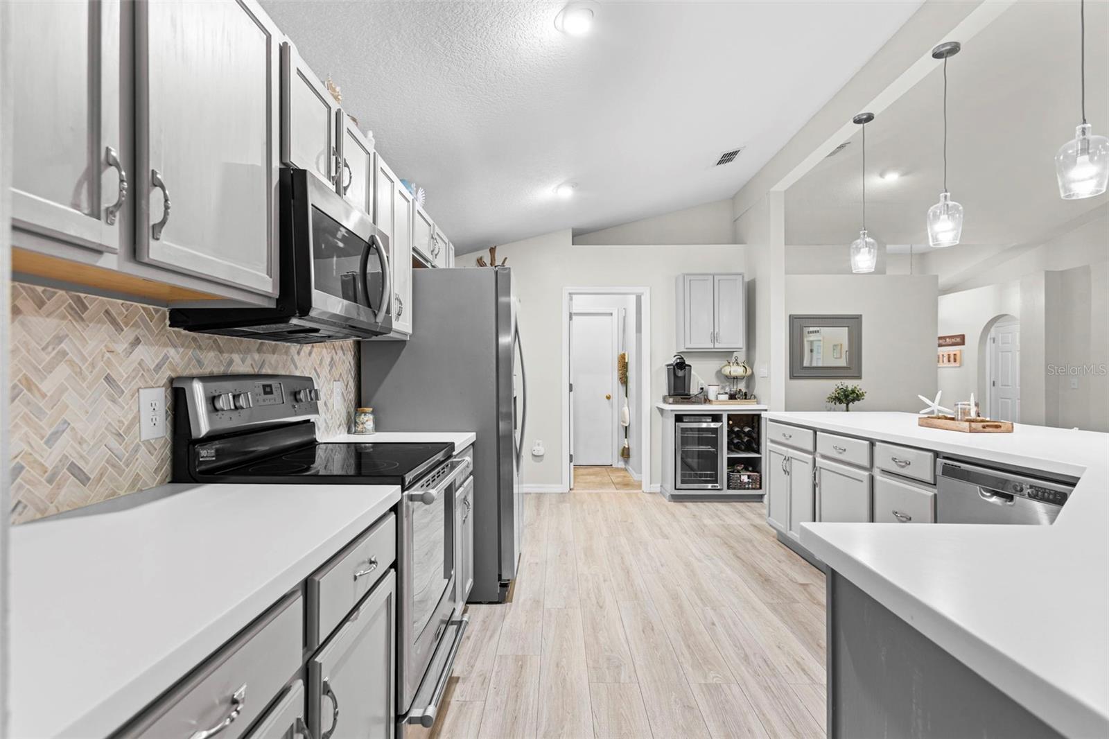 Image 6 of 31 For 2551 12th Square Sw