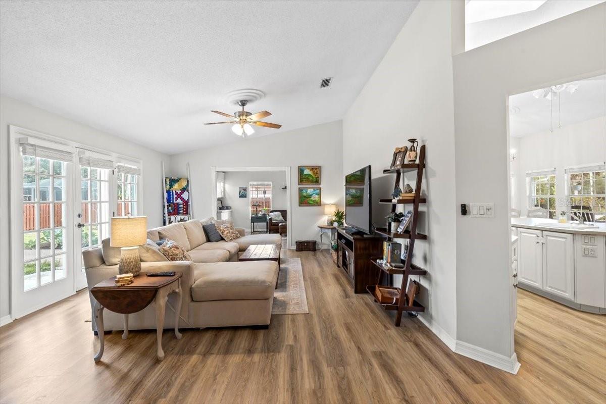 Image 20 of 66 For 132 Sea Street