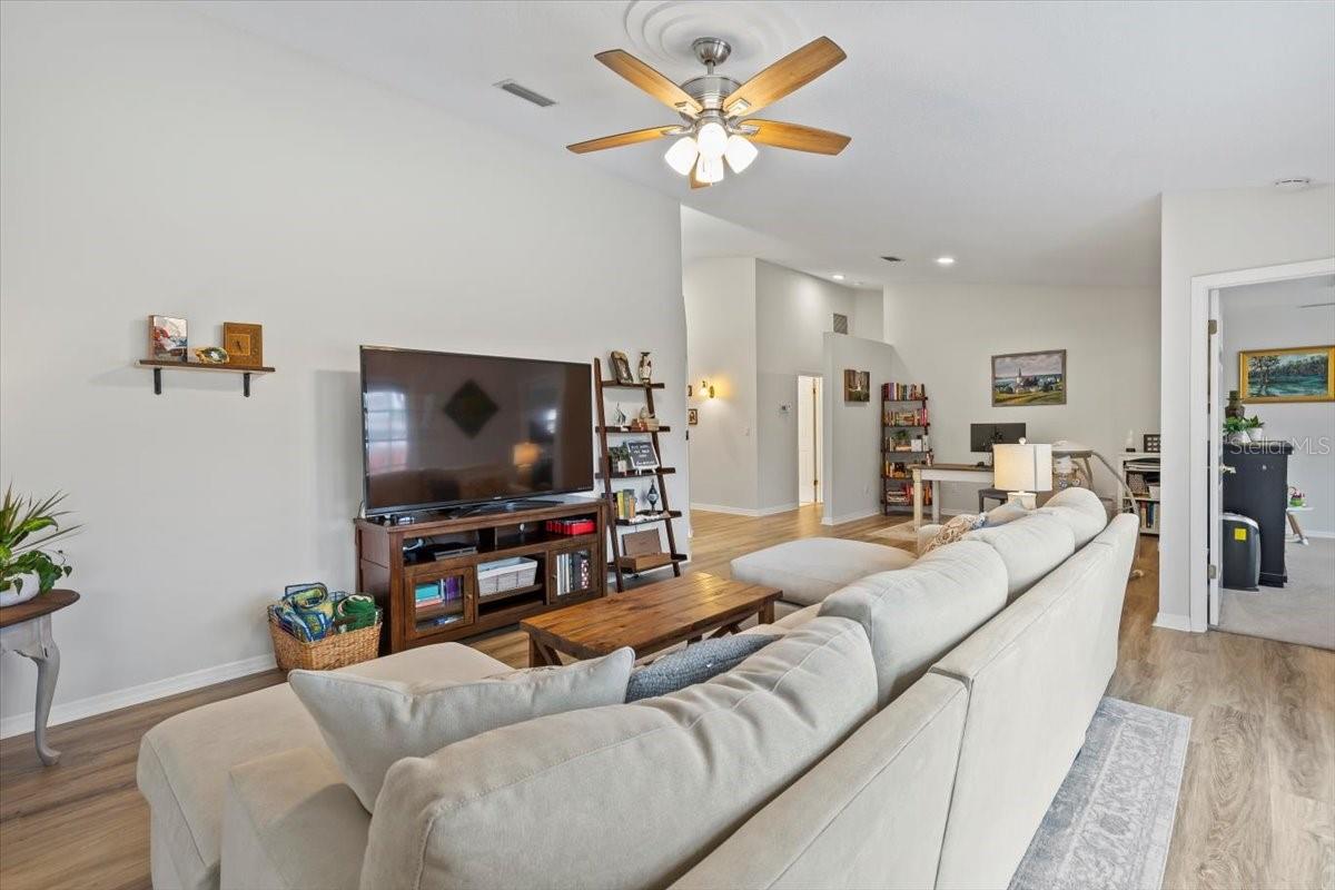 Image 21 of 66 For 132 Sea Street