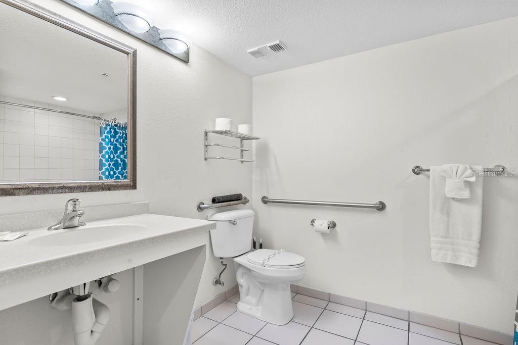 Image 16 of 27 For 2700 Atlantic Avenue 342