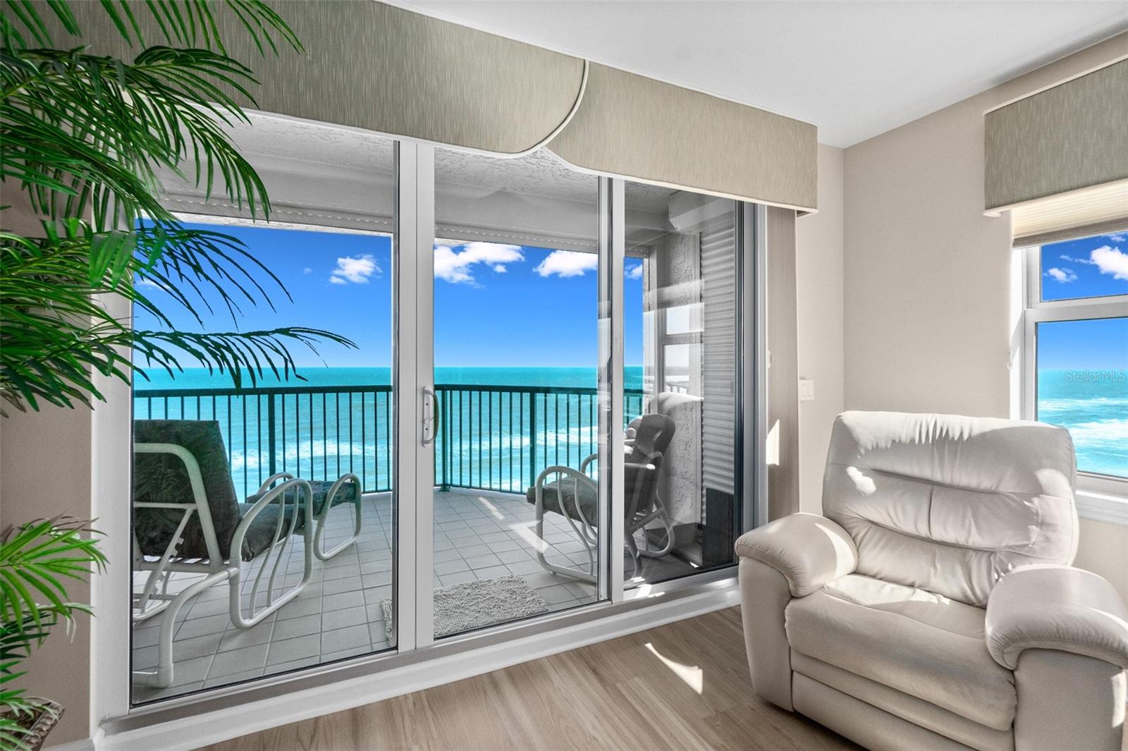 Image 5 of 57 For 3311 Atlantic Avenue 1704