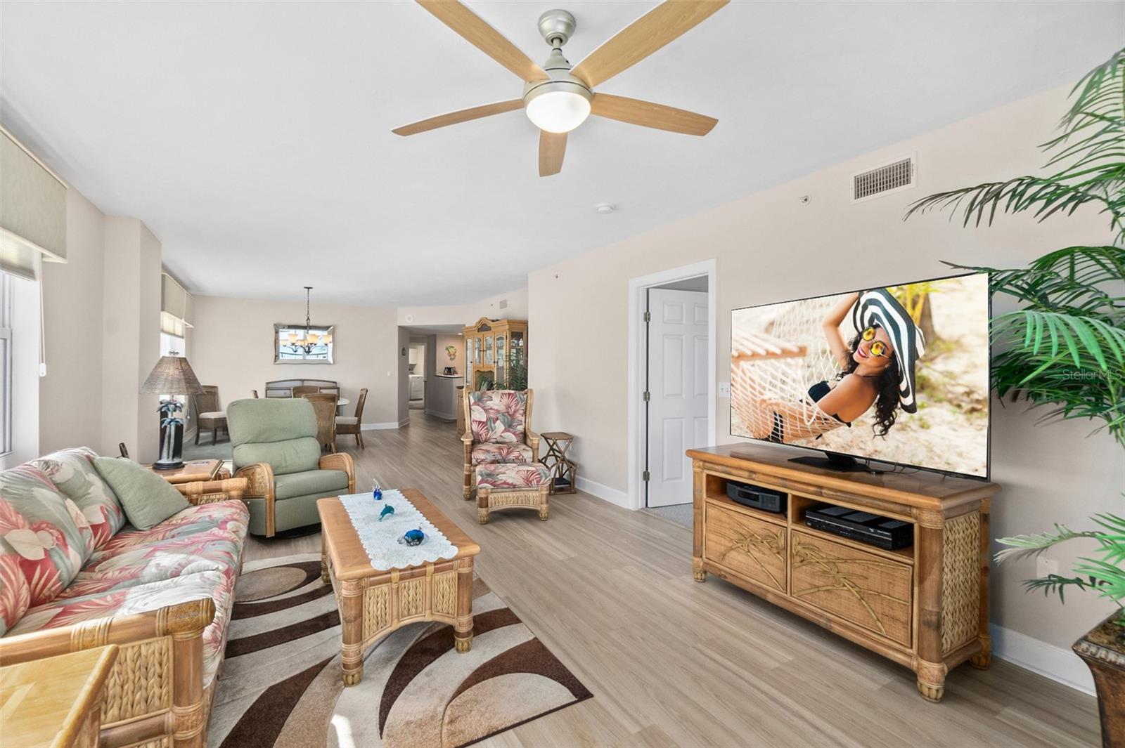 Image 8 of 57 For 3311 Atlantic Avenue 1704