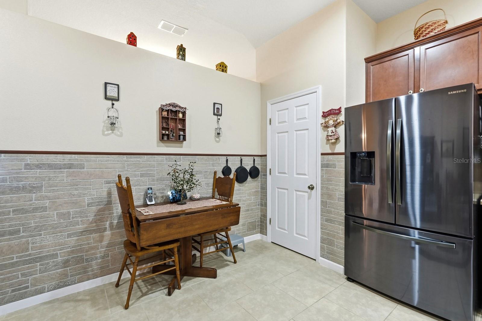 Image 23 of 59 For 3859 Ventnor Drive