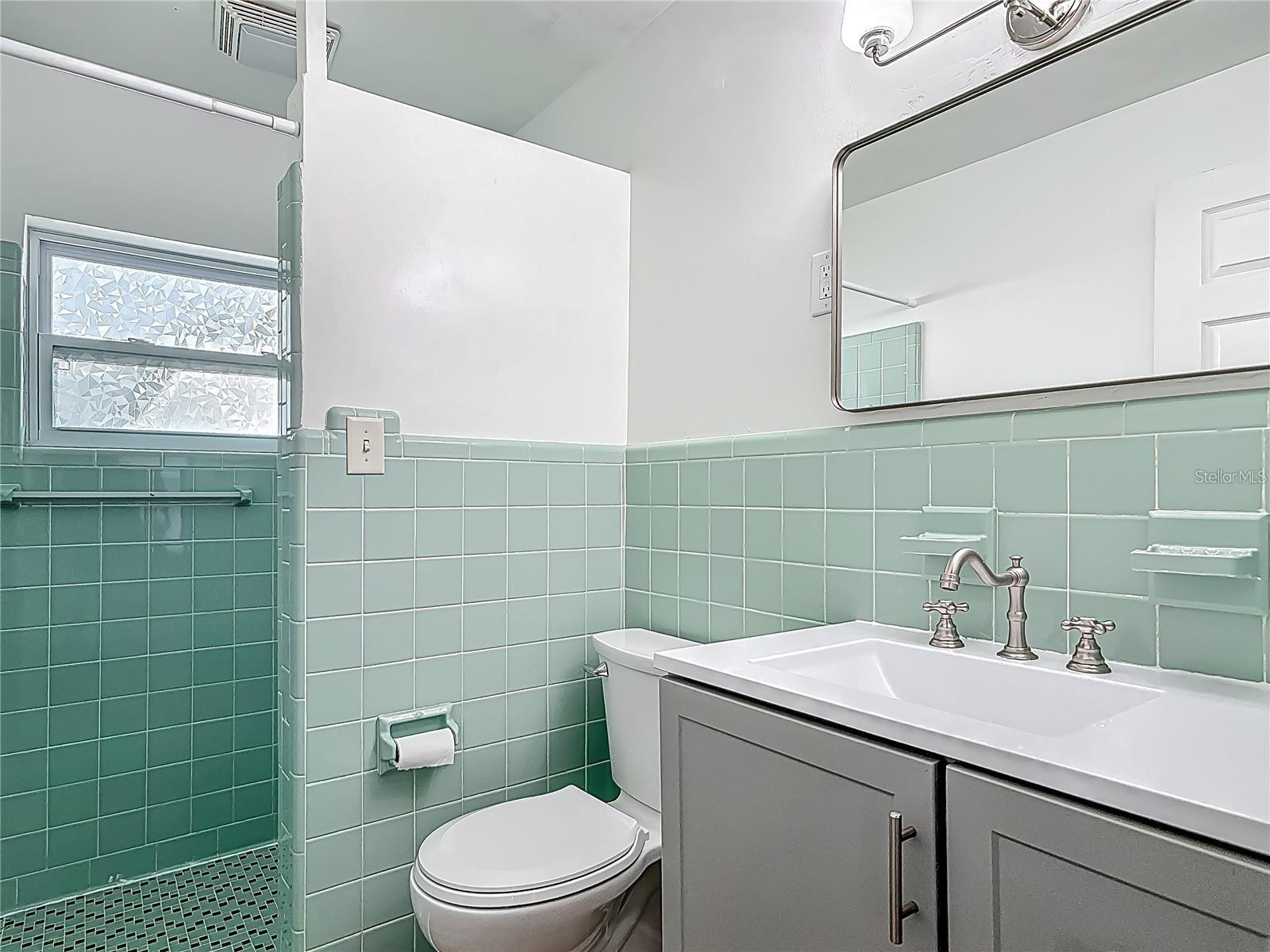 Image 18 of 44 For 243 Hull Avenue