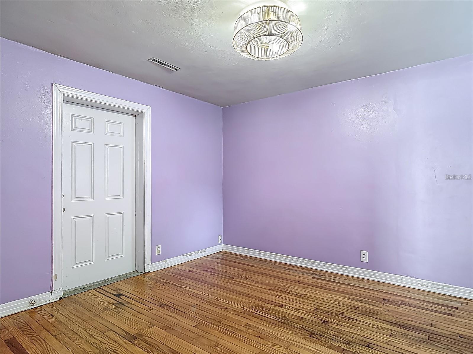 Image 19 of 44 For 243 Hull Avenue